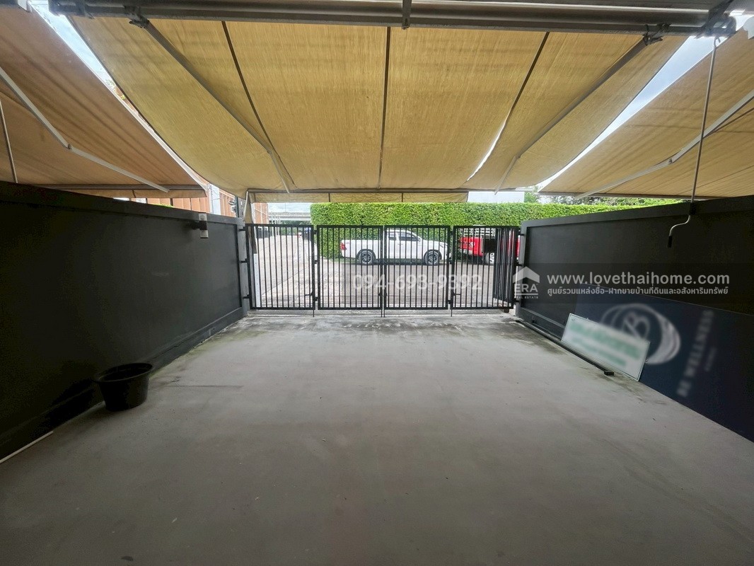 ขายทาวน์โฮม 3 ชั้น PLUME Watcharaphon-Ekkamai ประกอบธุรกิจได้เลย สวย พร้อมใช้งาน 2 คูหาติดกัน คูหาละ 22.5 ตรว. สามารถแยกขายได้ "ถูก" "คุ้ม" เพราะขายขาดทุนจริงๆ