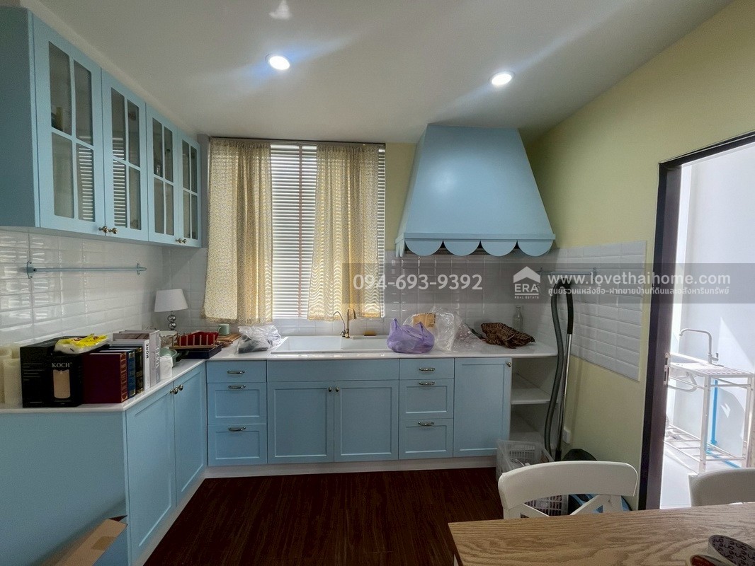 ขายทาวน์โฮม 3 ชั้น PLUME Watcharaphon-Ekkamai ประกอบธุรกิจได้เลย สวย พร้อมใช้งาน 2 คูหาติดกัน คูหาละ 22.5 ตรว. สามารถแยกขายได้ "ถูก" "คุ้ม" เพราะขายขาดทุนจริงๆ