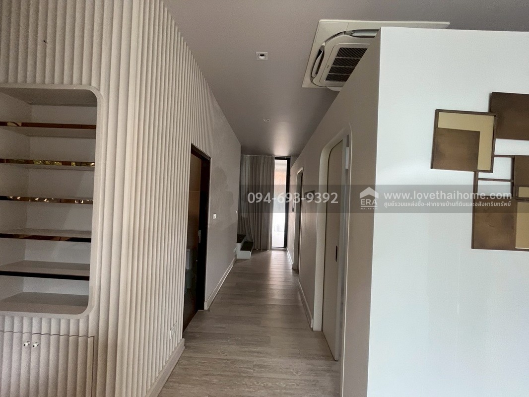 ขายทาวน์โฮม 3 ชั้น PLUME Watcharaphon-Ekkamai ประกอบธุรกิจได้เลย สวย พร้อมใช้งาน 2 คูหาติดกัน คูหาละ 22.5 ตรว. สามารถแยกขายได้ "ถูก" "คุ้ม" เพราะขายขาดทุนจริงๆ