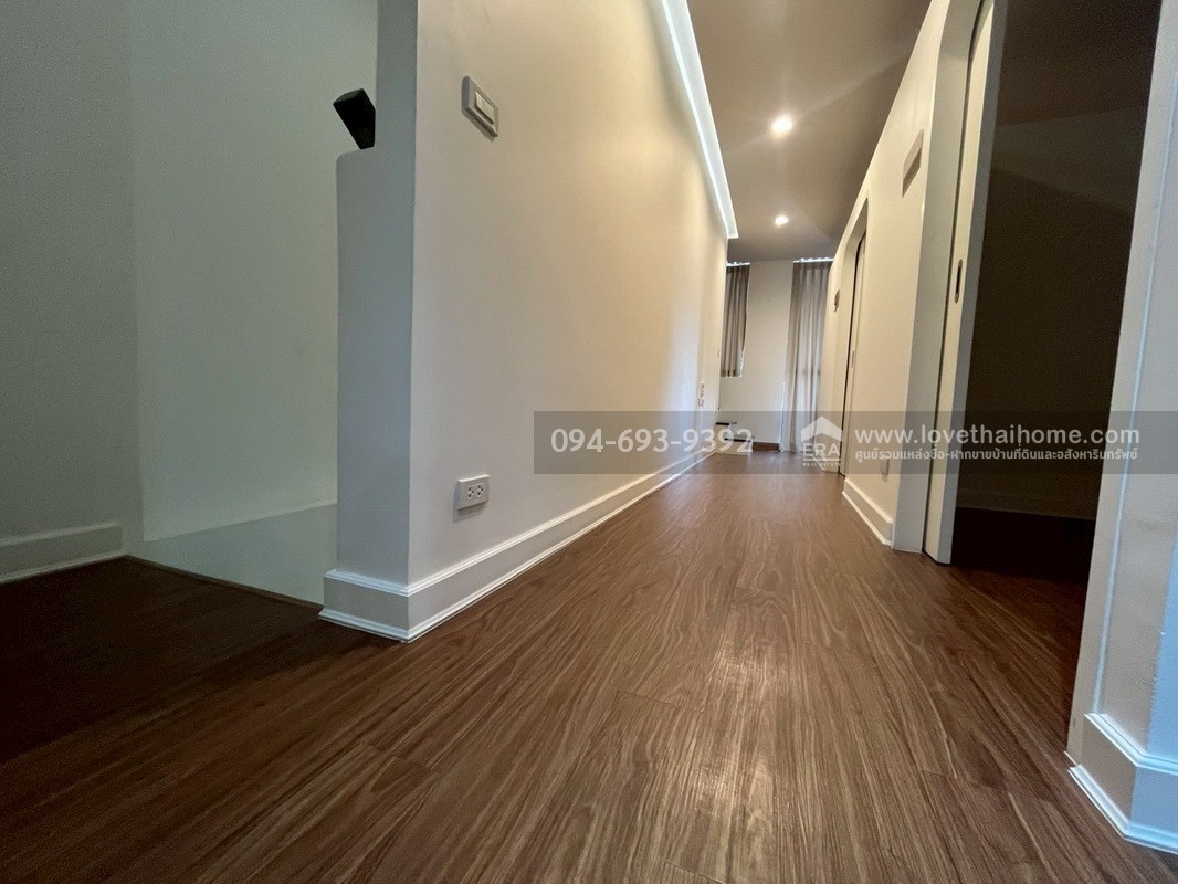 ขายทาวน์โฮม 3 ชั้น PLUME Watcharaphon-Ekkamai ประกอบธุรกิจได้เลย สวย พร้อมใช้งาน 2 คูหาติดกัน คูหาละ 22.5 ตรว. สามารถแยกขายได้ "ถูก" "คุ้ม" เพราะขายขาดทุนจริงๆ