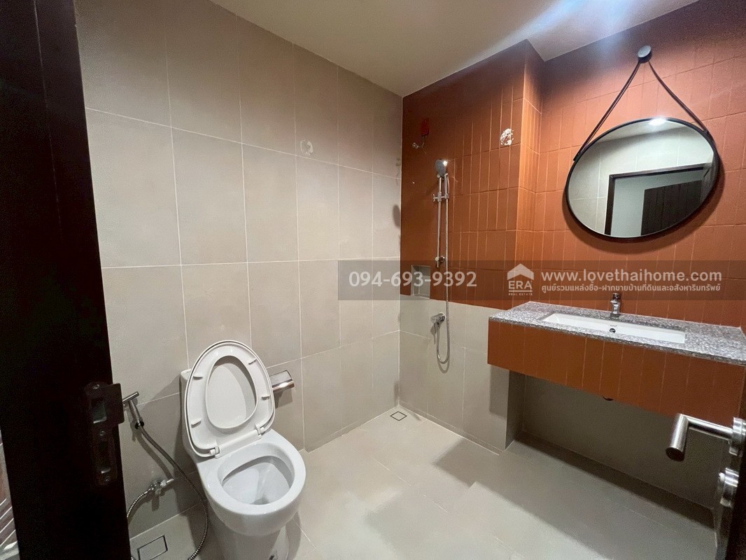 ขายทาวน์โฮม 3 ชั้น PLUME Watcharaphon-Ekkamai ประกอบธุรกิจได้เลย สวย พร้อมใช้งาน 2 คูหาติดกัน คูหาละ 22.5 ตรว. สามารถแยกขายได้ "ถูก" "คุ้ม" เพราะขายขาดทุนจริงๆ