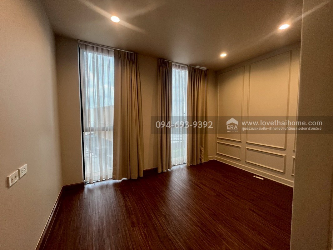 ขายทาวน์โฮม 3 ชั้น PLUME Watcharaphon-Ekkamai ประกอบธุรกิจได้เลย สวย พร้อมใช้งาน 2 คูหาติดกัน คูหาละ 22.5 ตรว. สามารถแยกขายได้ "ถูก" "คุ้ม" เพราะขายขาดทุนจริงๆ