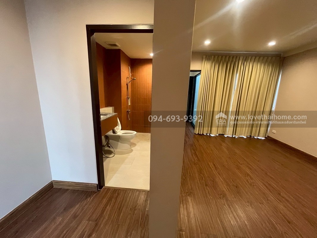 ขายทาวน์โฮม 3 ชั้น PLUME Watcharaphon-Ekkamai ประกอบธุรกิจได้เลย สวย พร้อมใช้งาน 2 คูหาติดกัน คูหาละ 22.5 ตรว. สามารถแยกขายได้ "ถูก" "คุ้ม" เพราะขายขาดทุนจริงๆ