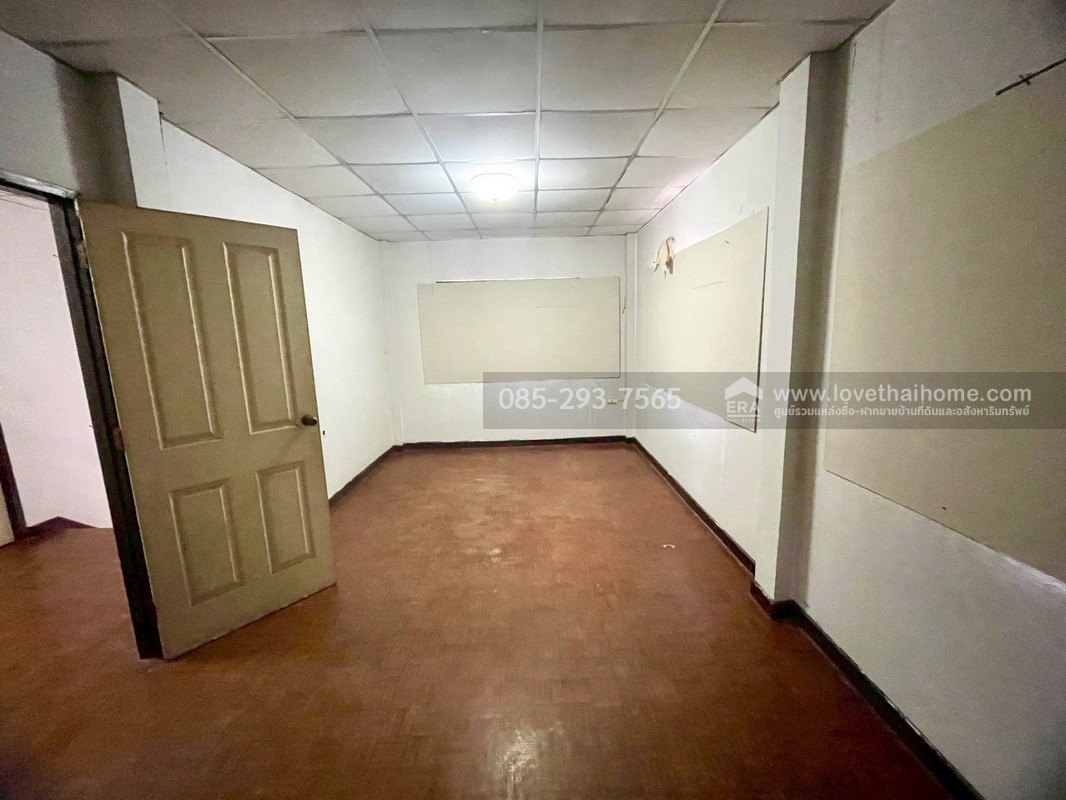 ขายบ้านเดี่ยว 2 ชั้น หมู่บ้านเค.ซี.การ์เด้นโฮม7 ซอยนิมิตใหม่40 พื้นที่ 122 ตรว. บ้านไม่เคยเข้าอยู่ ขายเพียงแค่3.29ล้านเท่านั้น พื้นที่ใหญ่ขนาดนี้ แต่ราคาแค่3ล้านต้นๆ หาไม่ได้อีกแล้ว