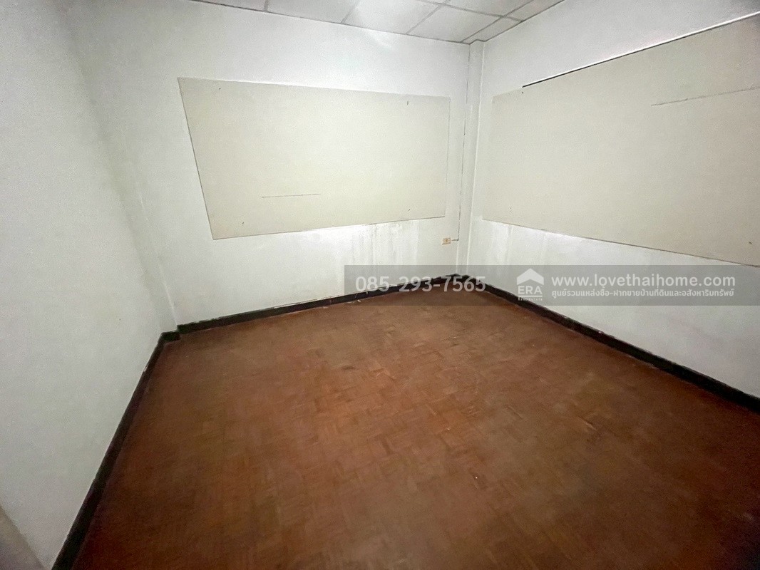 ขายบ้านเดี่ยว 2 ชั้น หมู่บ้านเค.ซี.การ์เด้นโฮม7 ซอยนิมิตใหม่40 พื้นที่ 122 ตรว. บ้านไม่เคยเข้าอยู่ ขายเพียงแค่3.29ล้านเท่านั้น พื้นที่ใหญ่ขนาดนี้ แต่ราคาแค่3ล้านต้นๆ หาไม่ได้อีกแล้ว