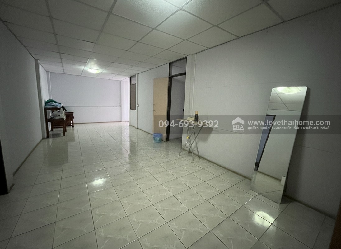 ขายบ้านเดี่ยว 2 ชั้น หมู่บ้านปัฐวิกรณ์ ซอยนวมินทร์74 พื้นที่ 50 ตรว. ทำเลดี เดินทางสะดวกมากๆ อาหารการกินใช้ชีวิตสบาย มีสนามเดินรอบสระน้ำ อากาศดี ร่มรื่นค่ะ
