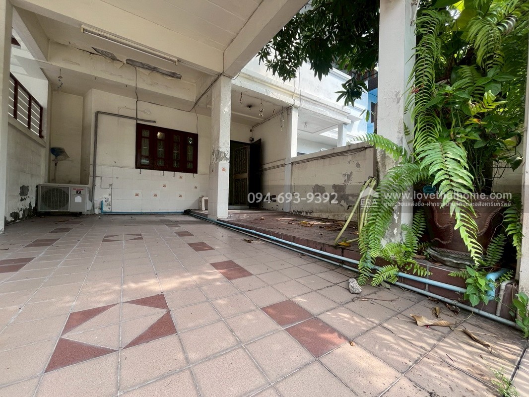 ขายทาวน์เฮ้าส์ 2 ชั้น ถนนเทพารักษ์ หมู่บ้านศศิกานต์ พื้นที่ 21 ตรว. "ถูก" ทำเลติดรถไฟฟ้าสายสีเหลือง สถานีศรีเทพา เดินทางสะดวก หลังนี้พิเศษสุดๆ ด่วนๆ เลยค่ะ