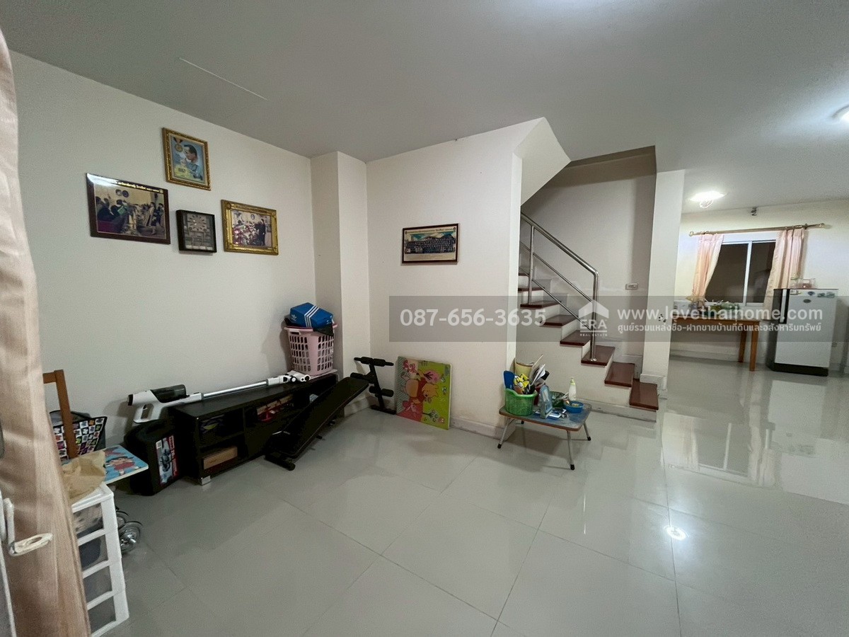ขายทาวน์เฮ้าส์ หมู่บ้านซื่อตรง สายไหม-ลำลูกกา ปทุมธานี บ้าน 2 ชั้น ขนาดกำลังดี 20.6 ตรว. แถมเฟอร์นิเจอร์ทั้งหลัง พร้อมเข้าอยู่ทันที