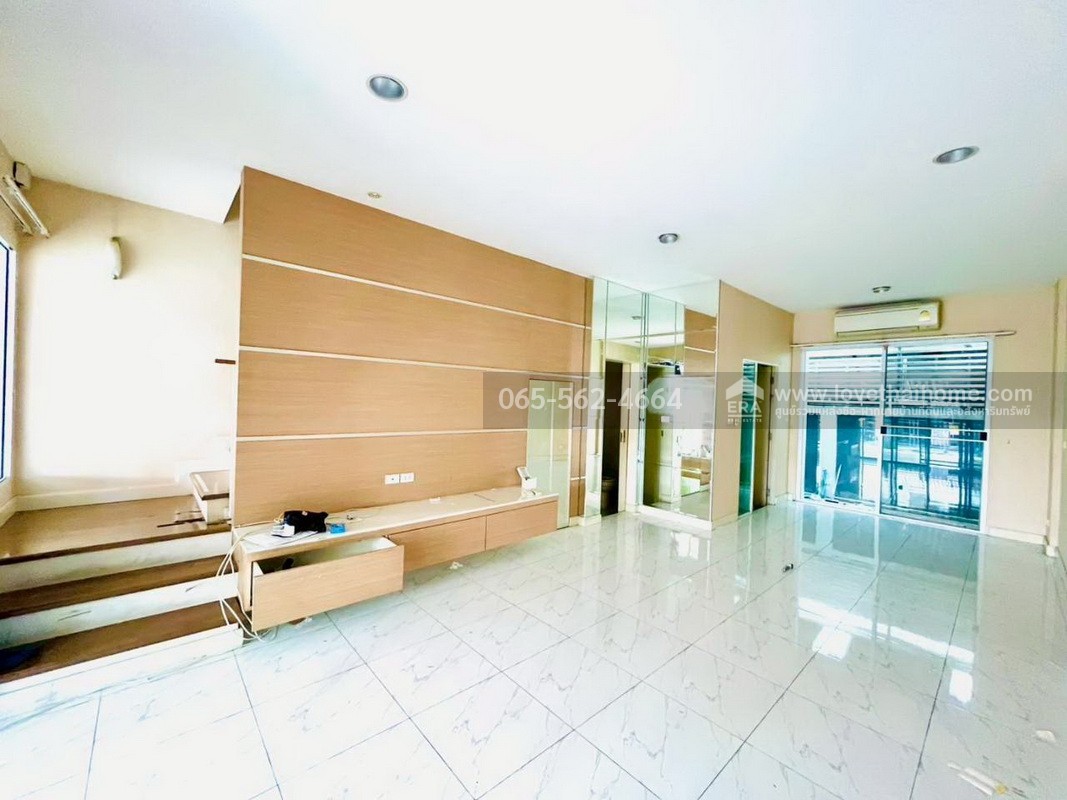 ขาย/เช่าทาวน์โฮม 3 ชั้น บ้านกลางเมืองลาดพร้าว71 นาคนิวาส34 โชคชัย4 พื้นที่ 20 ตรว. ใกล้รถไฟฟ้าสายสีเหลือง สถานีโชคชัย4 และ ลาดพร้าว71