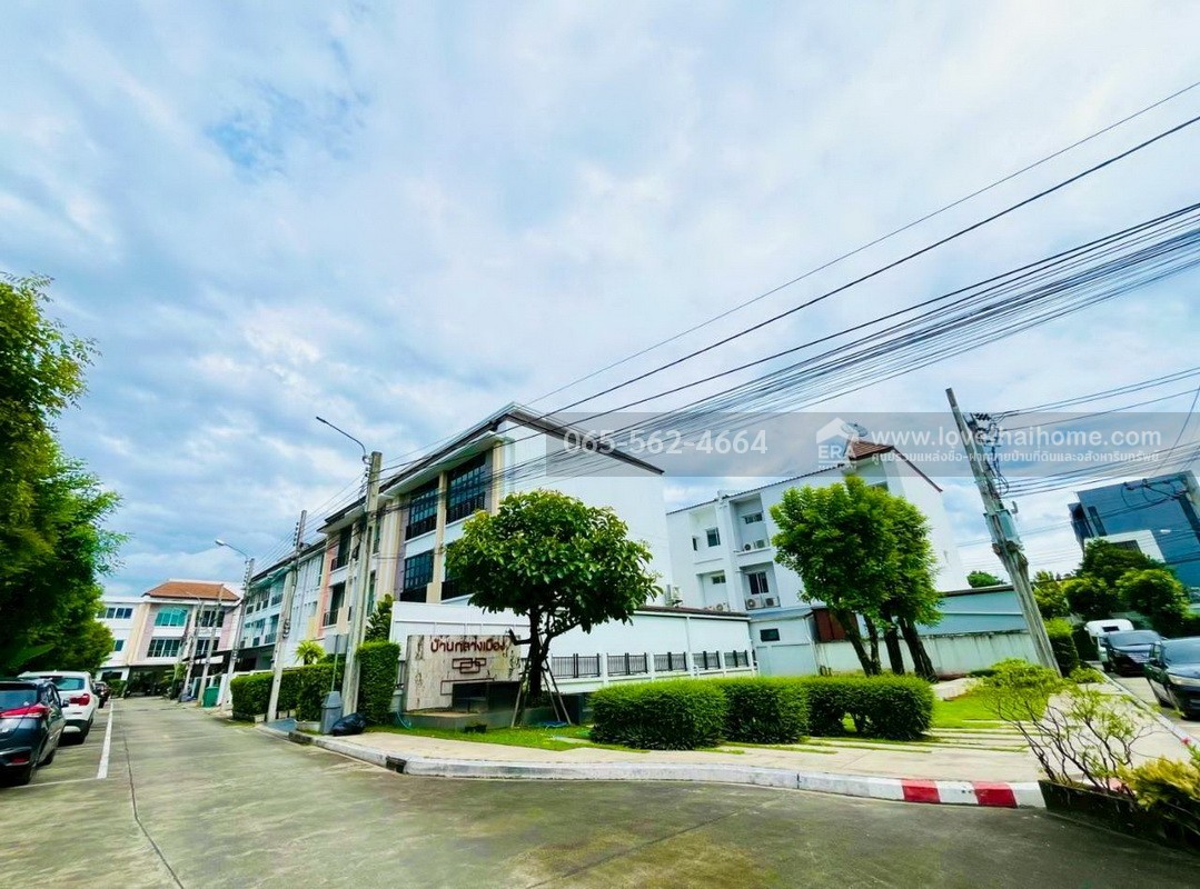 ขาย/เช่าทาวน์โฮม 3 ชั้น บ้านกลางเมืองลาดพร้าว71 นาคนิวาส34 โชคชัย4 พื้นที่ 20 ตรว. ใกล้รถไฟฟ้าสายสีเหลือง สถานีโชคชัย4 และ ลาดพร้าว71