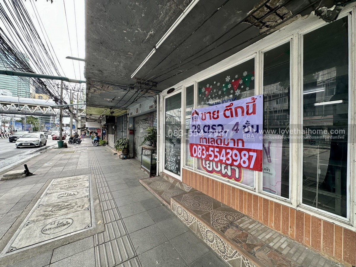 ขายอาคารพาณิชย์ 4 ชั้นติดถนนเพชรบุรีตัดใหม่-ห้วยขวาง พื้นที่ 28.8 ตร.วา ทำเลทองใกล้เรือนเพชรสุกี้ เหมาะค้าขาย ทำธุรกิจ หรือปล่อยเช่าต่อเก็บรายได้