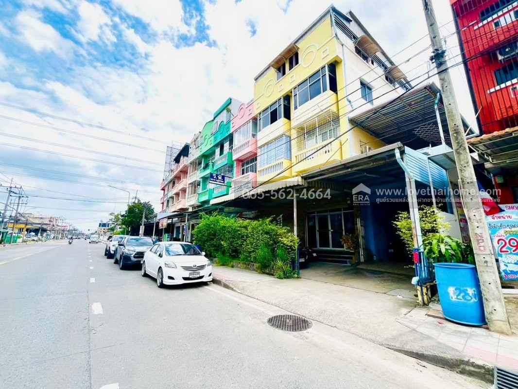 ขายตึกแถว 2 คูหา เคหะร่มเกล้า ลาดกระบัง พื้นที่ 83 ตรว. ขาย 19.8 ล้านบาท ต่อเติมเต็มพื้นที่ แถมที่ด้านข้าง ติดถนนหลักเคหะร่มเกล้า