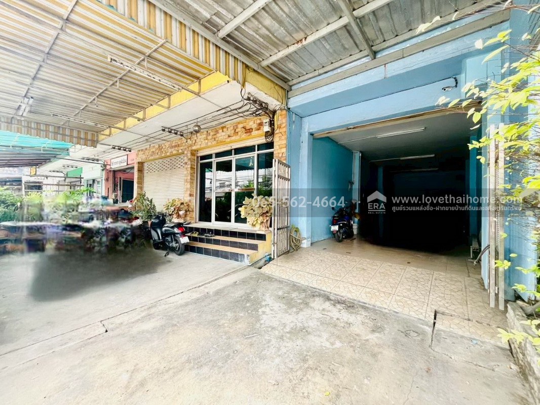 ขายตึกแถว 2 คูหา เคหะร่มเกล้า ลาดกระบัง พื้นที่ 83 ตรว. ขาย 19.8 ล้านบาท ต่อเติมเต็มพื้นที่ แถมที่ด้านข้าง ติดถนนหลักเคหะร่มเกล้า