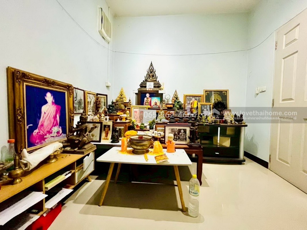 ขายตึกแถว 2 คูหา เคหะร่มเกล้า ลาดกระบัง พื้นที่ 83 ตรว. ขาย 19.8 ล้านบาท ต่อเติมเต็มพื้นที่ แถมที่ด้านข้าง ติดถนนหลักเคหะร่มเกล้า