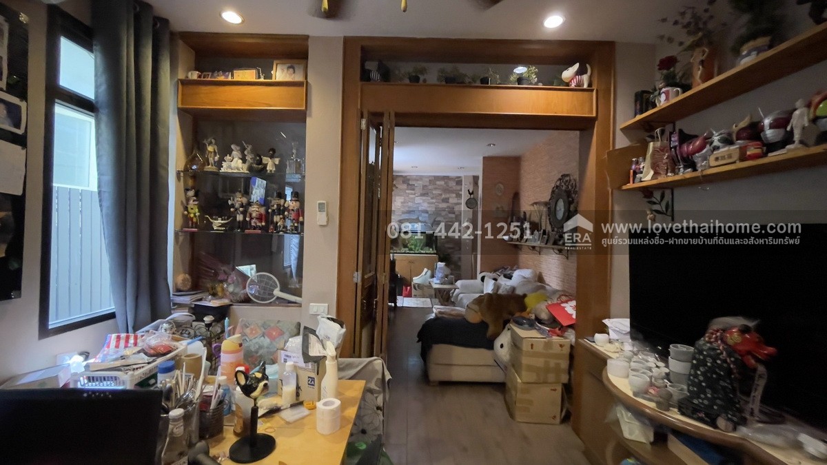ขายบ้านเดี่ยว3ชั้นซอยพหลโยธิน18/1 แยก3 พื้นที่ 96 ตรว. ขาย 29.8 ล้านบาท บ้านพร้อมบูทีคโฮเทลสุดชิค ทำเลใกล้สวนจตุจักร,ลาดพร้าว,พหลโยธิน ใกล้รถไฟฟ้า 2 สายทั้ง BTS และ MRT