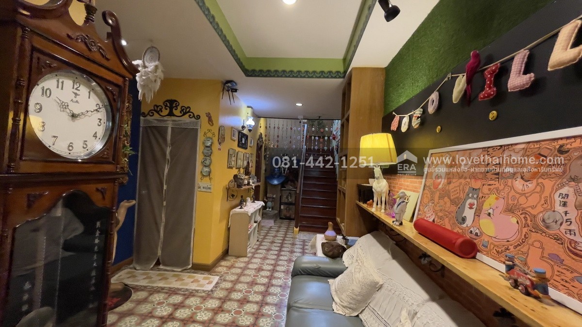 ขายบ้านเดี่ยว3ชั้นซอยพหลโยธิน18/1 แยก3 พื้นที่ 96 ตรว. ขาย 29.8 ล้านบาท บ้านพร้อมบูทีคโฮเทลสุดชิค ทำเลใกล้สวนจตุจักร,ลาดพร้าว,พหลโยธิน ใกล้รถไฟฟ้า 2 สายทั้ง BTS และ MRT