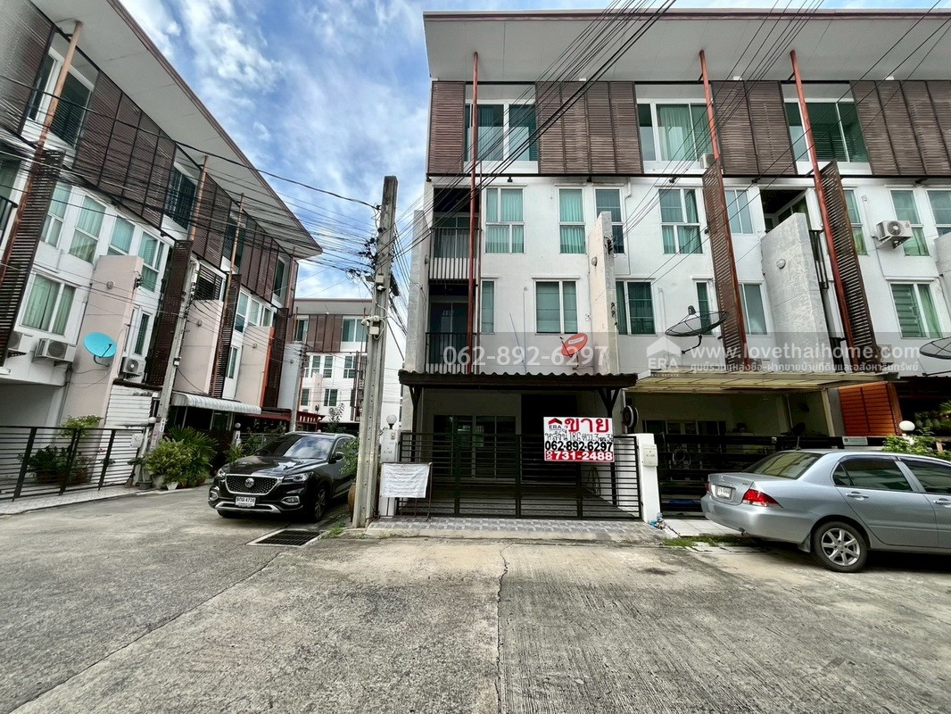 ขายทาวน์โฮม 3.5 ชั้น หมู่บ้านดิแอททิค แจ้งวัฒนะ-ปากเกร็ด24 หลังมุม ขนาด 18.6 ตรว. ทำเลทอง ขายเพียงแค่ 3.65 ล้านบาท หลังเซ็นทรัลแจ้งวัฒนะ ใกล้ MRT ขายถูกกว่าหลังอื่นในย่านนี้ ด่วน!!