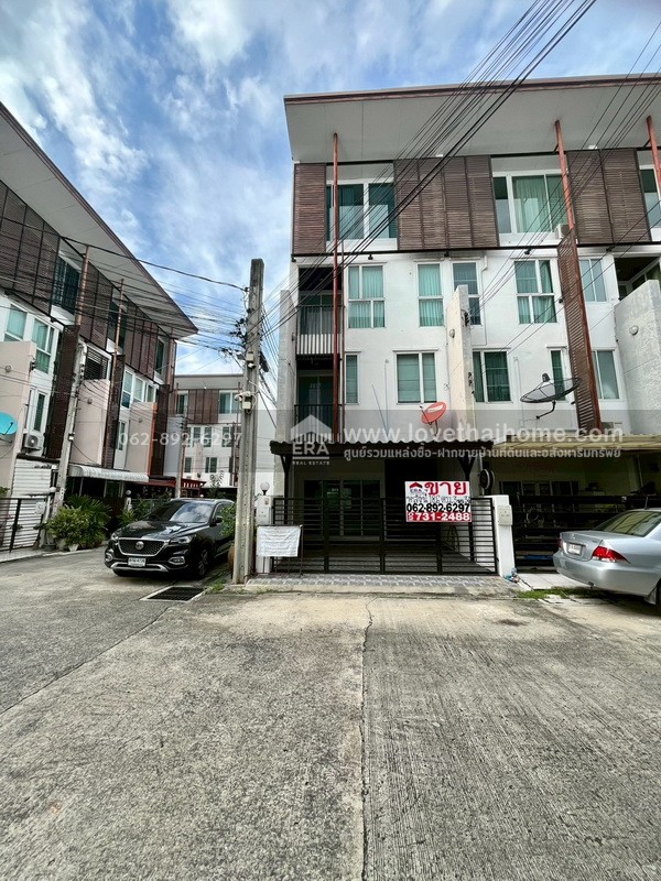 ขายทาวน์โฮม 3.5 ชั้น หมู่บ้านดิแอททิค แจ้งวัฒนะ-ปากเกร็ด24 หลังมุม ขนาด 18.6 ตรว. ทำเลทอง ขายเพียงแค่ 3.65 ล้านบาท หลังเซ็นทรัลแจ้งวัฒนะ ใกล้ MRT ขายถูกกว่าหลังอื่นในย่านนี้ ด่วน!!