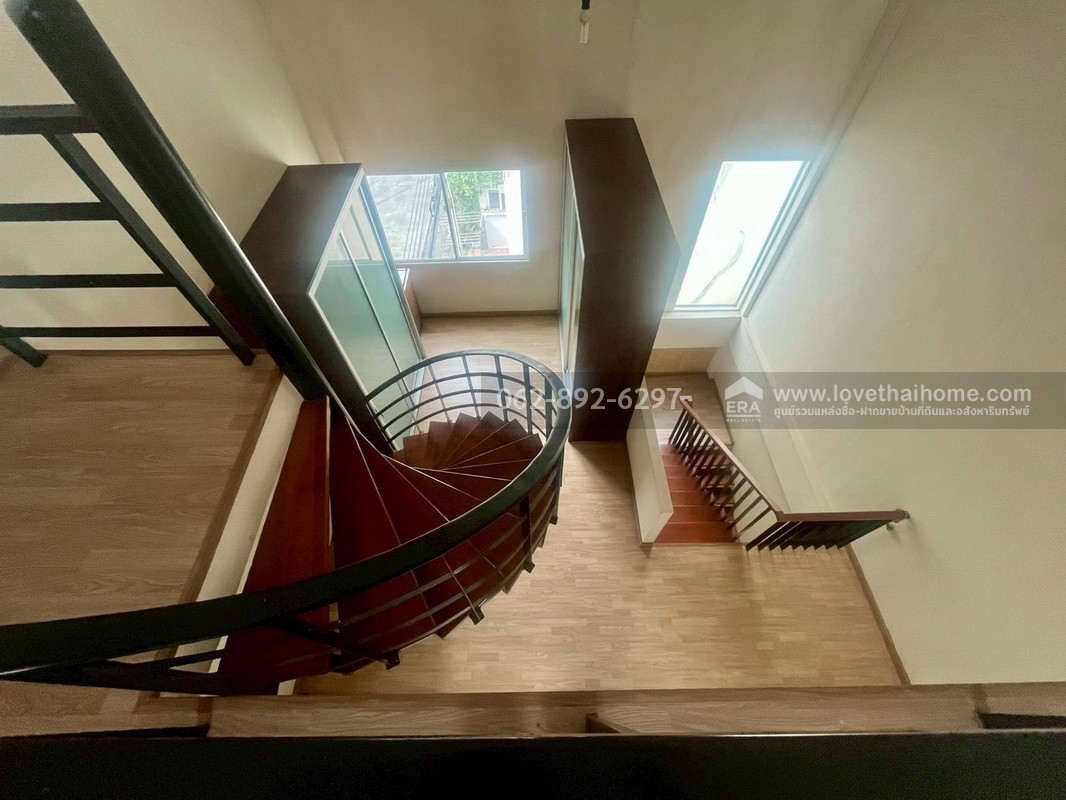 ขายทาวน์โฮม 3.5 ชั้น หมู่บ้านดิแอททิค แจ้งวัฒนะ-ปากเกร็ด24 หลังมุม ขนาด 18.6 ตรว. ทำเลทอง ขายเพียงแค่ 3.65 ล้านบาท หลังเซ็นทรัลแจ้งวัฒนะ ใกล้ MRT ขายถูกกว่าหลังอื่นในย่านนี้ ด่วน!!