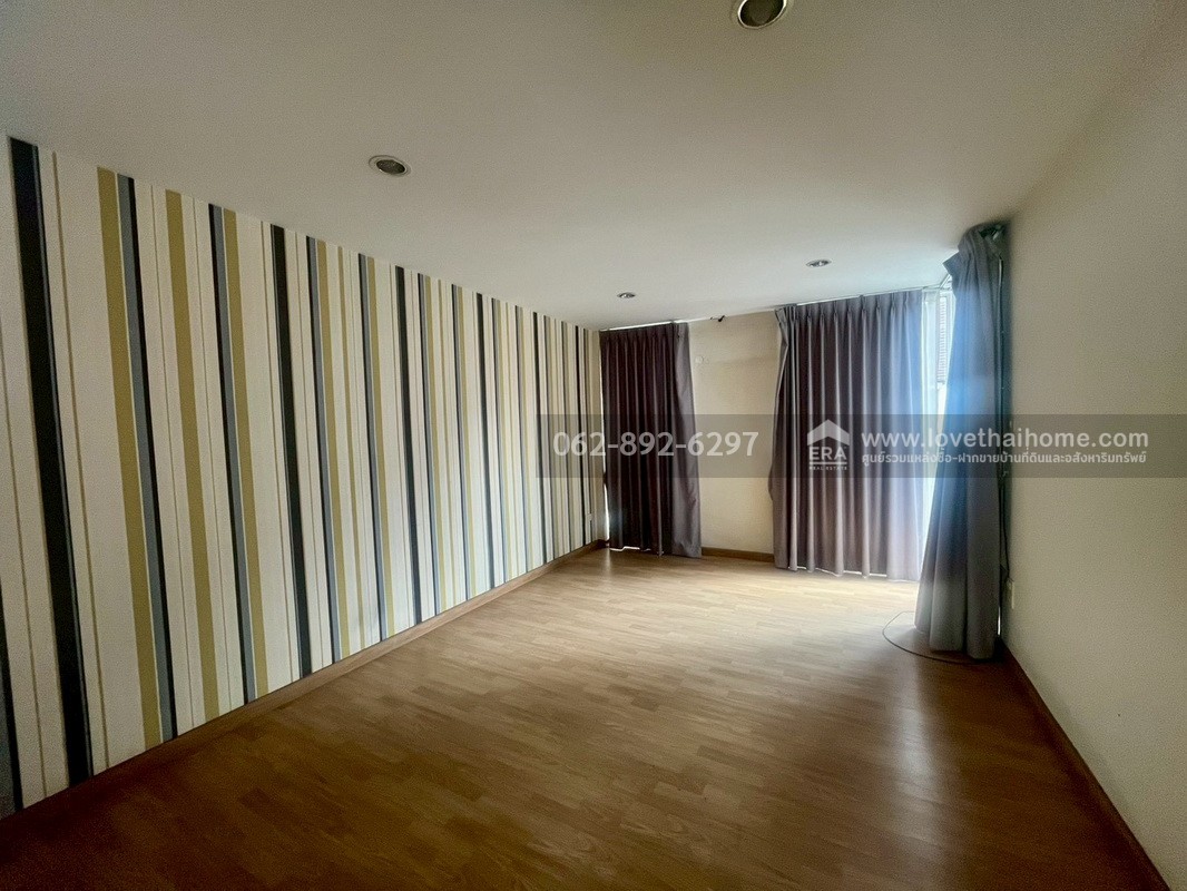 ขายทาวน์โฮม 3.5 ชั้น หมู่บ้านดิแอททิค แจ้งวัฒนะ-ปากเกร็ด24 หลังมุม ขนาด 18.6 ตรว. ทำเลทอง ขายเพียงแค่ 3.65 ล้านบาท หลังเซ็นทรัลแจ้งวัฒนะ ใกล้ MRT ขายถูกกว่าหลังอื่นในย่านนี้ ด่วน!!