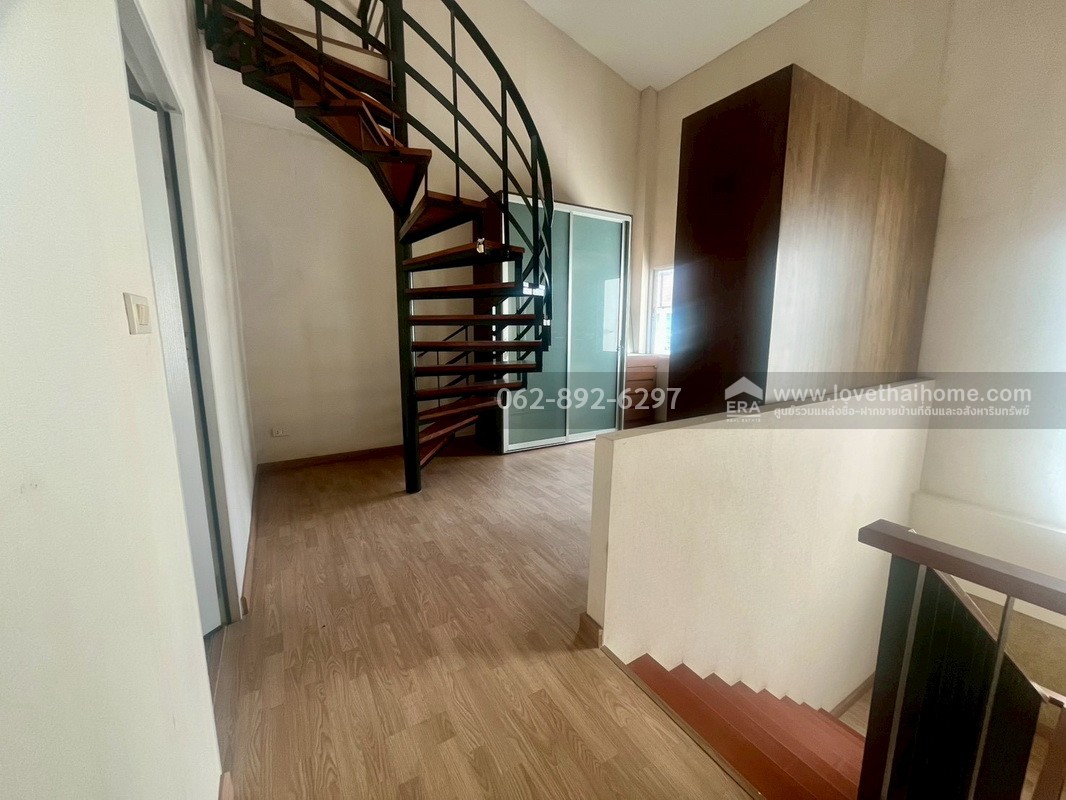 ขายทาวน์โฮม 3.5 ชั้น หมู่บ้านดิแอททิค แจ้งวัฒนะ-ปากเกร็ด24 หลังมุม ขนาด 18.6 ตรว. ทำเลทอง ขายเพียงแค่ 3.65 ล้านบาท หลังเซ็นทรัลแจ้งวัฒนะ ใกล้ MRT ขายถูกกว่าหลังอื่นในย่านนี้ ด่วน!!