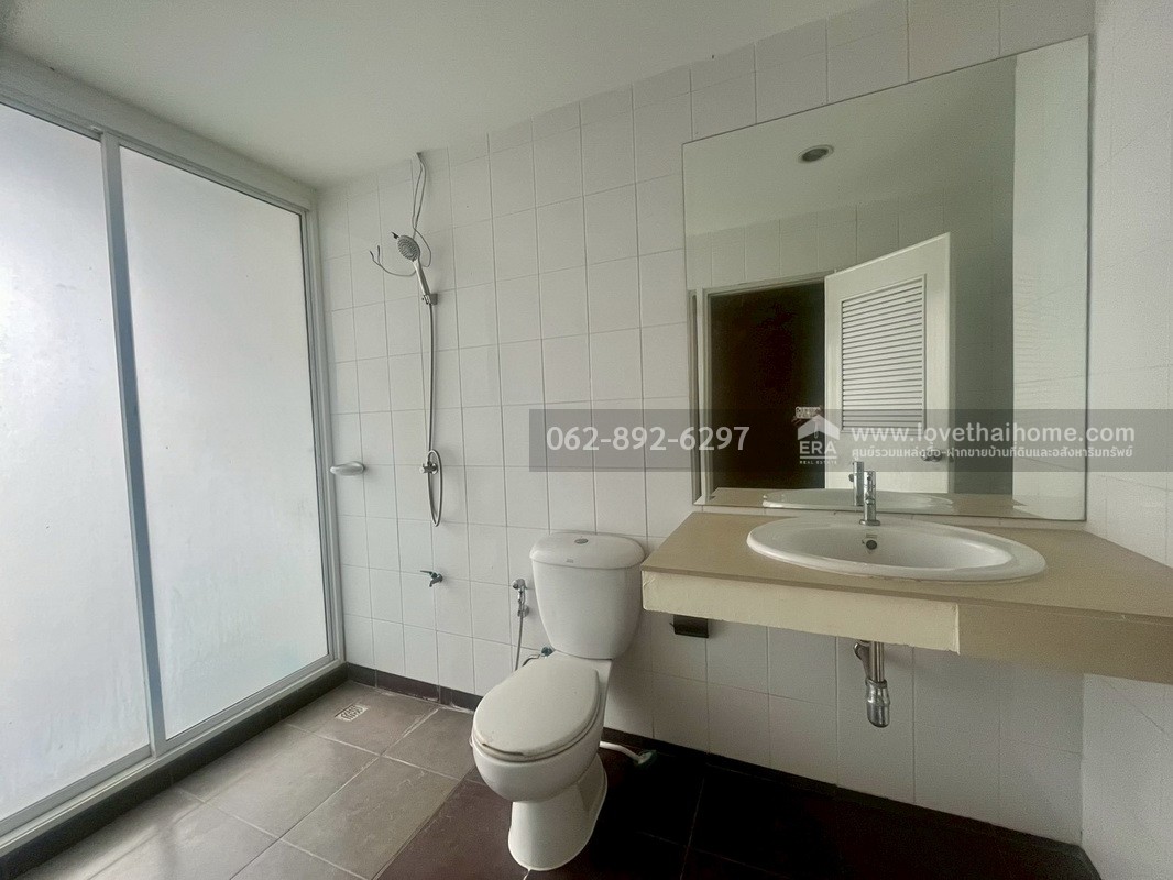 ขายทาวน์โฮม 3.5 ชั้น หมู่บ้านดิแอททิค แจ้งวัฒนะ-ปากเกร็ด24 หลังมุม ขนาด 18.6 ตรว. ทำเลทอง ขายเพียงแค่ 3.65 ล้านบาท หลังเซ็นทรัลแจ้งวัฒนะ ใกล้ MRT ขายถูกกว่าหลังอื่นในย่านนี้ ด่วน!!
