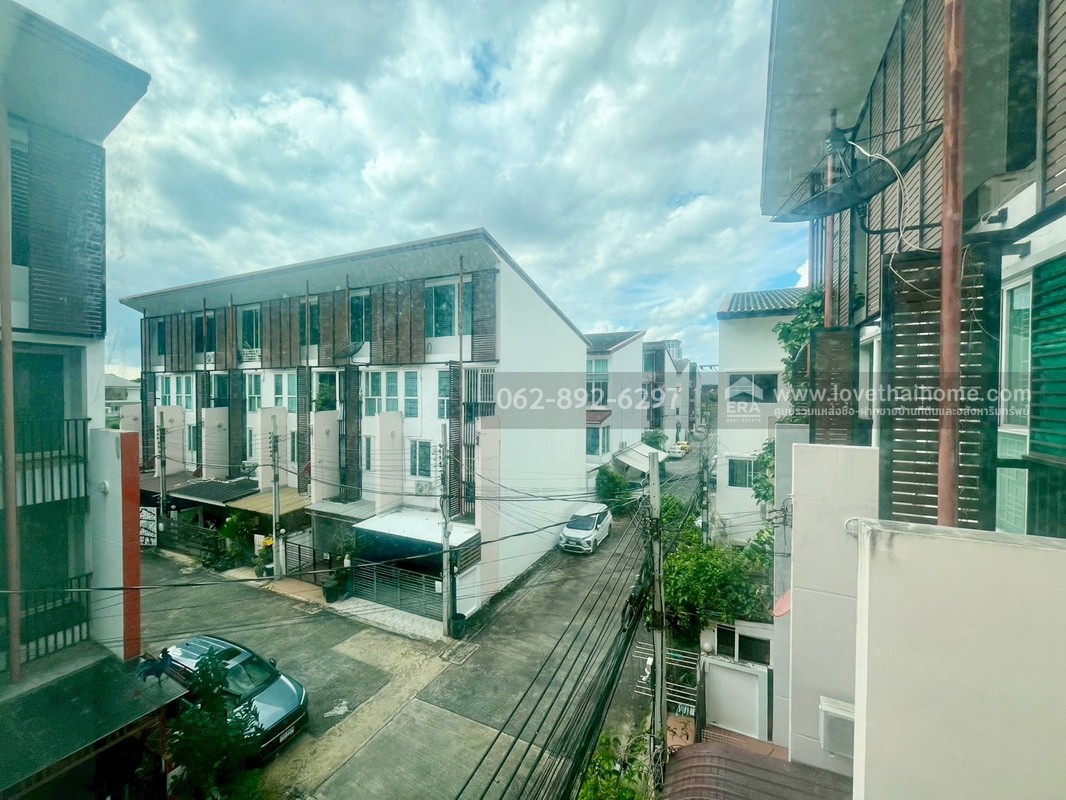 ขายทาวน์โฮม 3.5 ชั้น หมู่บ้านดิแอททิค แจ้งวัฒนะ-ปากเกร็ด24 หลังมุม ขนาด 18.6 ตรว. ทำเลทอง ขายเพียงแค่ 3.65 ล้านบาท หลังเซ็นทรัลแจ้งวัฒนะ ใกล้ MRT ขายถูกกว่าหลังอื่นในย่านนี้ ด่วน!!