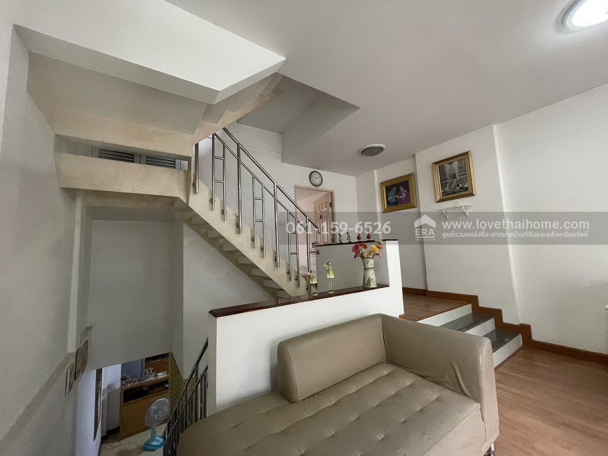 ขายทาวน์โฮม 3 ชั้น หมู่บ้านเมอริท เพลส ลาดพร้าว 87 เฟส 1 พร้อมอยู่ 18.9 ตร.วา แถมแอร์+เฟอร์นิเจอร์ ราคาถูกที่สุดในหมู่บ้าน