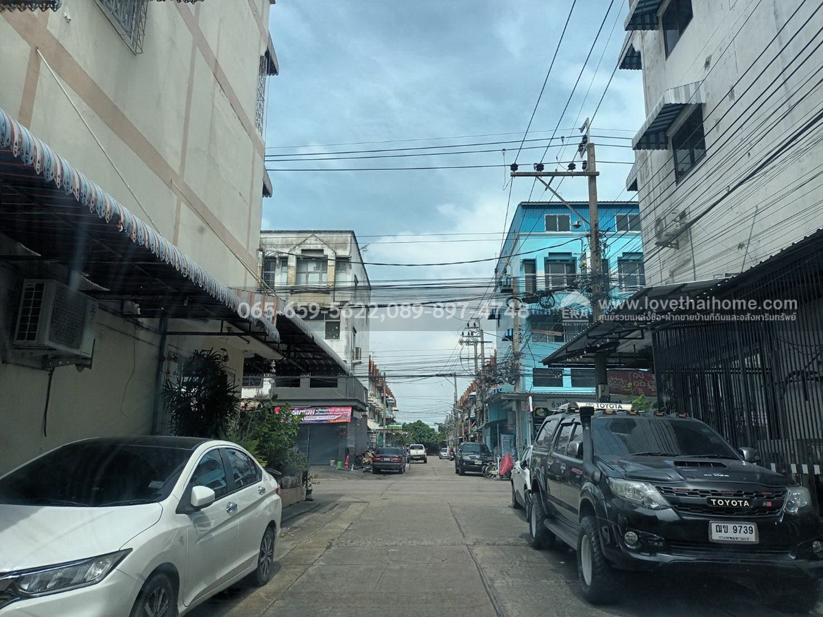 ขายทาวน์เฮ้าส์ หมู่บ้านพงษ์ศิริชัย 4 เพชรเกษม 81 หนองแขม บ้าน 3 ชั้น 17 ตร.วา ใกล้ MRT หลักสอง ราคาถูกมาก!