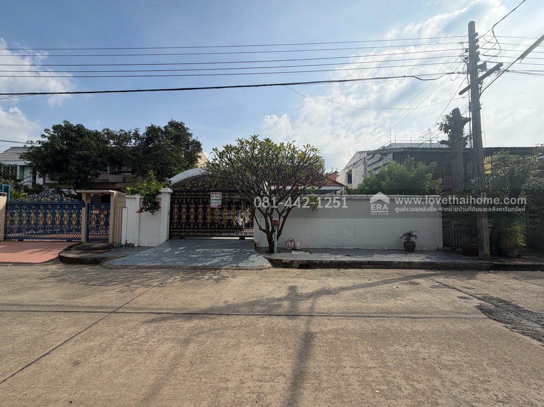 ขายบ้านเดี่ยว2ชั้น หมู่บ้านเมืองทองธานี ซอยแจ้งวัฒนะ-ปากเกร็ด29 พื้นที่ 75 ตรว. ขาย13.5ล้าน ทำเลดีเพราะห่างจากถนนแจ้งวัฒนะเพียงแค่500เมตรเท่านั้น ราคาต่อรองได้ ใกล้รถไฟฟ้าสายสีชมพู