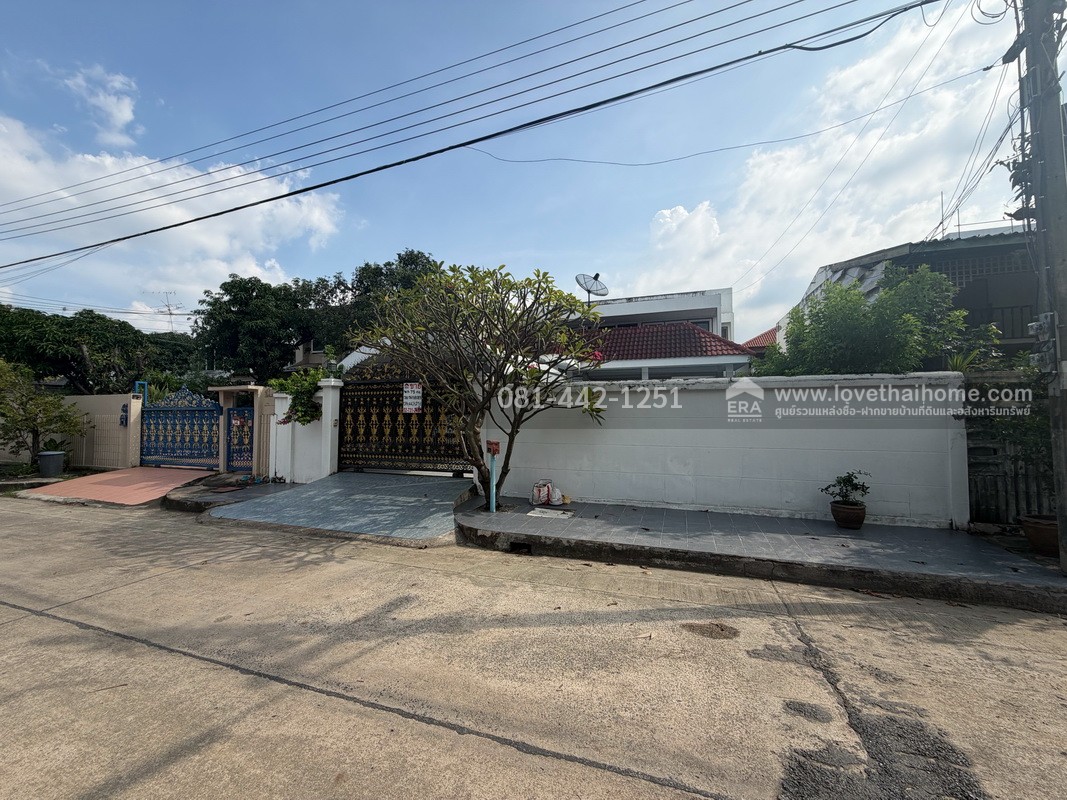 ขายบ้านเดี่ยว2ชั้น หมู่บ้านเมืองทองธานี ซอยแจ้งวัฒนะ-ปากเกร็ด29 พื้นที่ 75 ตรว. ขาย13.5ล้าน ทำเลดีเพราะห่างจากถนนแจ้งวัฒนะเพียงแค่500เมตรเท่านั้น ราคาต่อรองได้ ใกล้รถไฟฟ้าสายสีชมพู