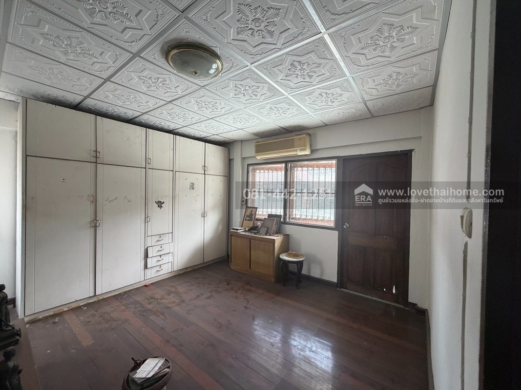 ขายบ้านเดี่ยว2ชั้น หมู่บ้านเมืองทองธานี ซอยแจ้งวัฒนะ-ปากเกร็ด29 พื้นที่ 75 ตรว. ขาย13.5ล้าน ทำเลดีเพราะห่างจากถนนแจ้งวัฒนะเพียงแค่500เมตรเท่านั้น ราคาต่อรองได้ ใกล้รถไฟฟ้าสายสีชมพู