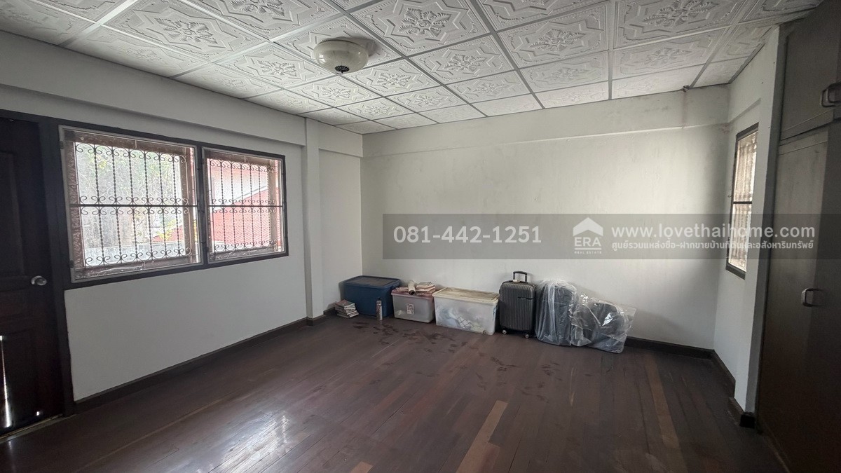 ขายบ้านเดี่ยว2ชั้น หมู่บ้านเมืองทองธานี ซอยแจ้งวัฒนะ-ปากเกร็ด29 พื้นที่ 75 ตรว. ขาย13.5ล้าน ทำเลดีเพราะห่างจากถนนแจ้งวัฒนะเพียงแค่500เมตรเท่านั้น ราคาต่อรองได้ ใกล้รถไฟฟ้าสายสีชมพู