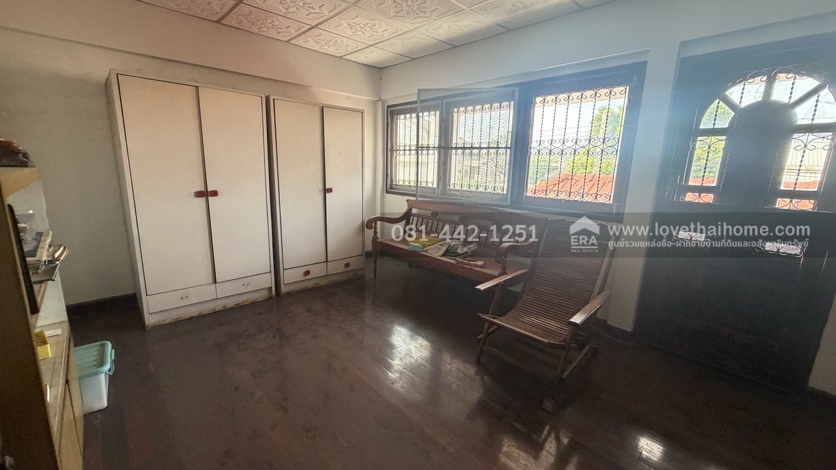 ขายบ้านเดี่ยว2ชั้น หมู่บ้านเมืองทองธานี ซอยแจ้งวัฒนะ-ปากเกร็ด29 พื้นที่ 75 ตรว. ขาย13.5ล้าน ทำเลดีเพราะห่างจากถนนแจ้งวัฒนะเพียงแค่500เมตรเท่านั้น ราคาต่อรองได้ ใกล้รถไฟฟ้าสายสีชมพู