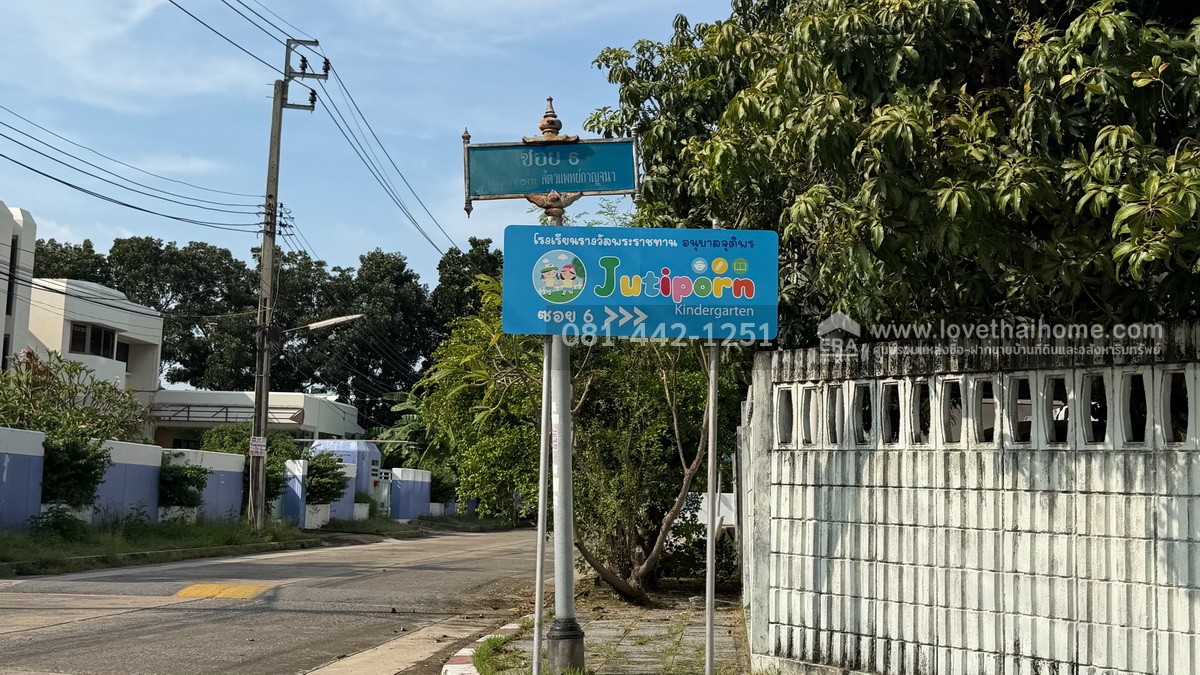 ขายบ้านเดี่ยว2ชั้น หมู่บ้านเมืองทองธานี ซอยแจ้งวัฒนะ-ปากเกร็ด29 พื้นที่ 75 ตรว. ขาย13.5ล้าน ทำเลดีเพราะห่างจากถนนแจ้งวัฒนะเพียงแค่500เมตรเท่านั้น ราคาต่อรองได้ ใกล้รถไฟฟ้าสายสีชมพู