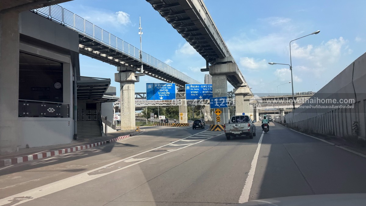 ขายบ้านเดี่ยว2ชั้น หมู่บ้านเมืองทองธานี ซอยแจ้งวัฒนะ-ปากเกร็ด29 พื้นที่ 75 ตรว. ขาย13.5ล้าน ทำเลดีเพราะห่างจากถนนแจ้งวัฒนะเพียงแค่500เมตรเท่านั้น ราคาต่อรองได้ ใกล้รถไฟฟ้าสายสีชมพู