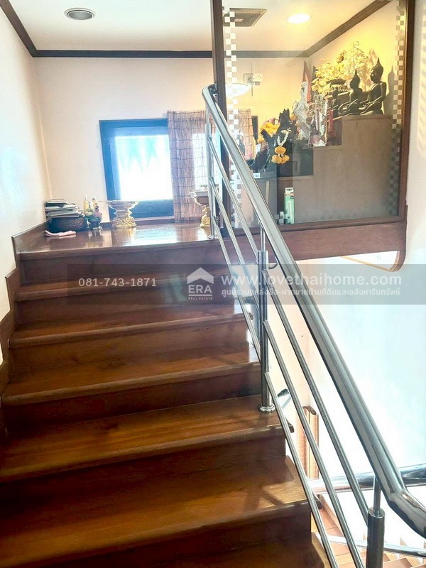 ขายบ้านเดี่ยวย่านบางแวก ซอยจรัญสนิทวงศ์13  หมู่บ้านชิดชล บ้านหลังมุม อยู่ต้นโครงการพื้นที่70ตรว.ขายเพียงแค่5.3ล้านเท่านั้น ราคาถูกขนาดนี้ไม่ค่อยมีมาบ่อยๆนะค่ะ ใครอยากได้บ้านย่านนี้ ต้องรีบตัดสินใจแบบด่วนๆ