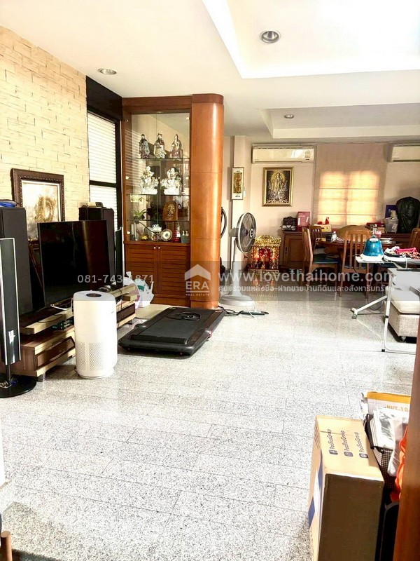 ขายบ้านเดี่ยวย่านบางแวก ซอยจรัญสนิทวงศ์13  หมู่บ้านชิดชล บ้านหลังมุม อยู่ต้นโครงการพื้นที่70ตรว.ขายเพียงแค่5.3ล้านเท่านั้น ราคาถูกขนาดนี้ไม่ค่อยมีมาบ่อยๆนะค่ะ ใครอยากได้บ้านย่านนี้ ต้องรีบตัดสินใจแบบด่วนๆ