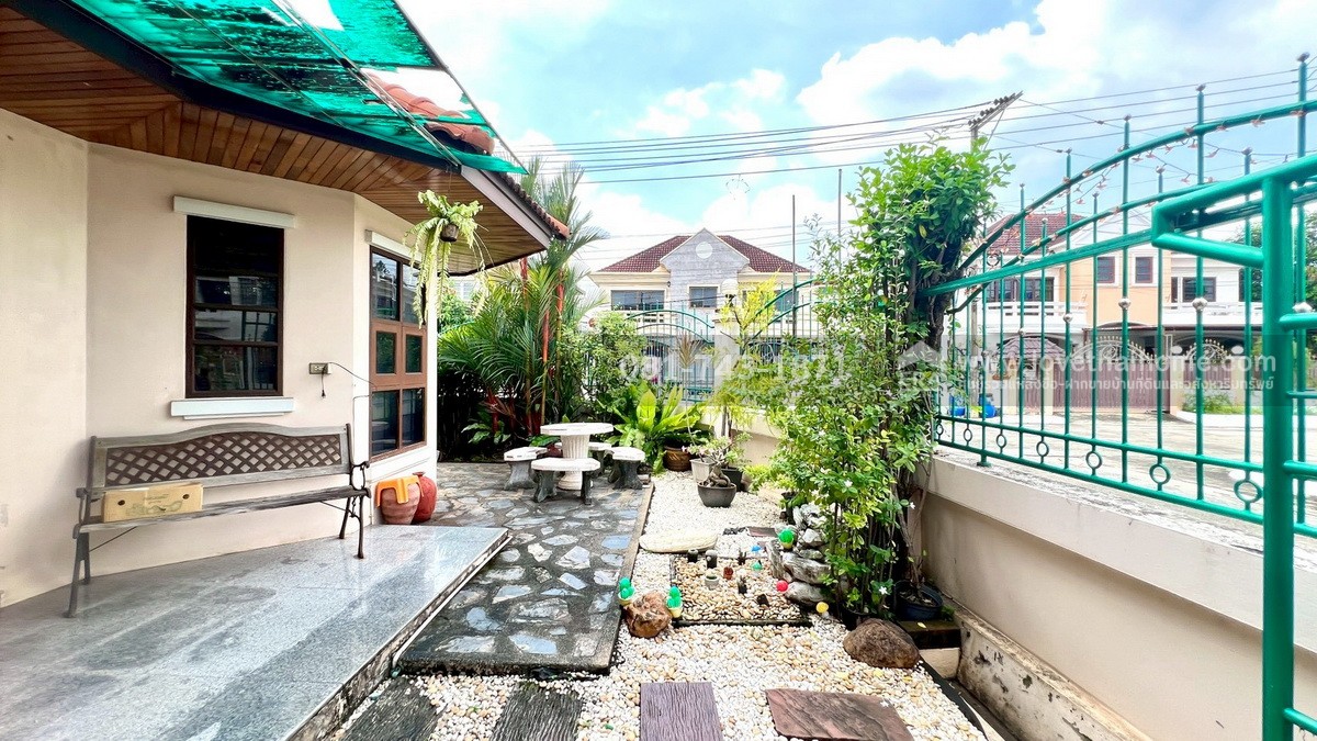 ขายบ้านเดี่ยวย่านบางแวก ซอยจรัญสนิทวงศ์13  หมู่บ้านชิดชล บ้านหลังมุม อยู่ต้นโครงการพื้นที่70ตรว.ขายเพียงแค่5.3ล้านเท่านั้น ราคาถูกขนาดนี้ไม่ค่อยมีมาบ่อยๆนะค่ะ ใครอยากได้บ้านย่านนี้ ต้องรีบตัดสินใจแบบด่วนๆ