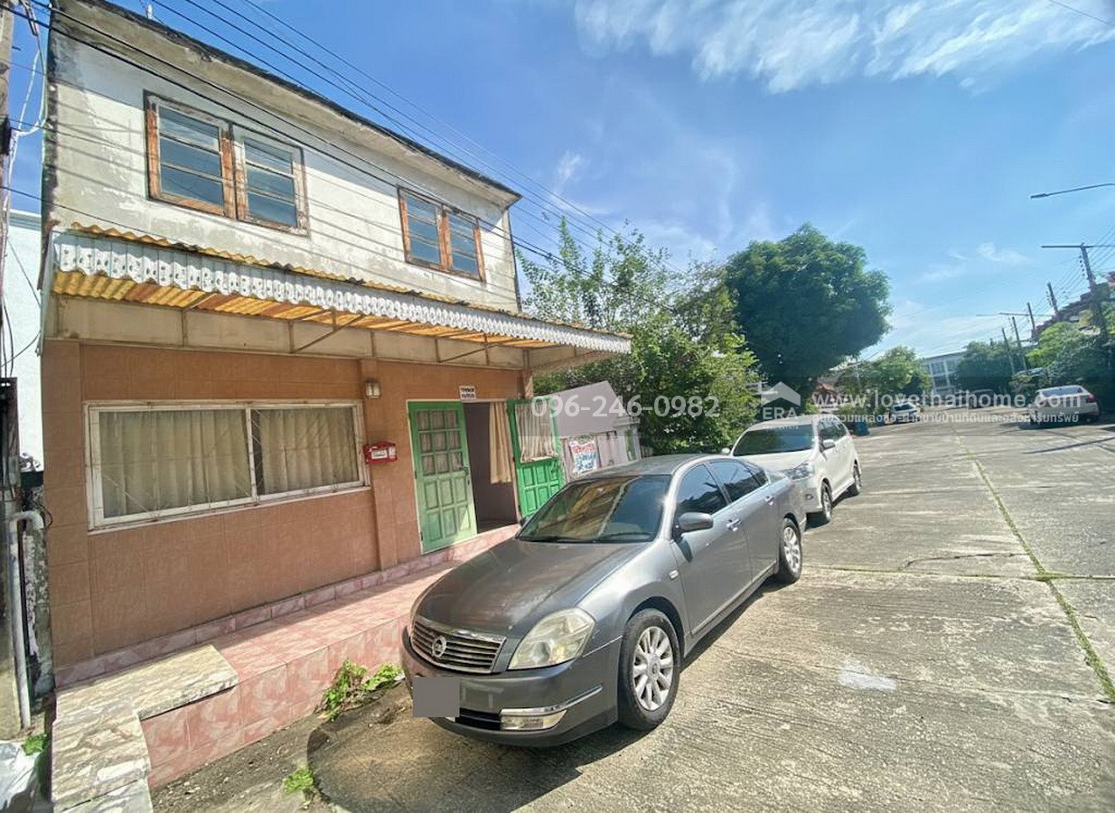 ขายบ้านแฝด โชคชัย 4 ซอย 64 หมู่บ้านราชาวิลล่า 2 ลาดพร้าว บ้านต้นซอย พื้นที่ 43 ตร.วา ทำเลดี ถนนในหมู่บ้านกว้าง เหมาะกับครอบครัวใหญ่