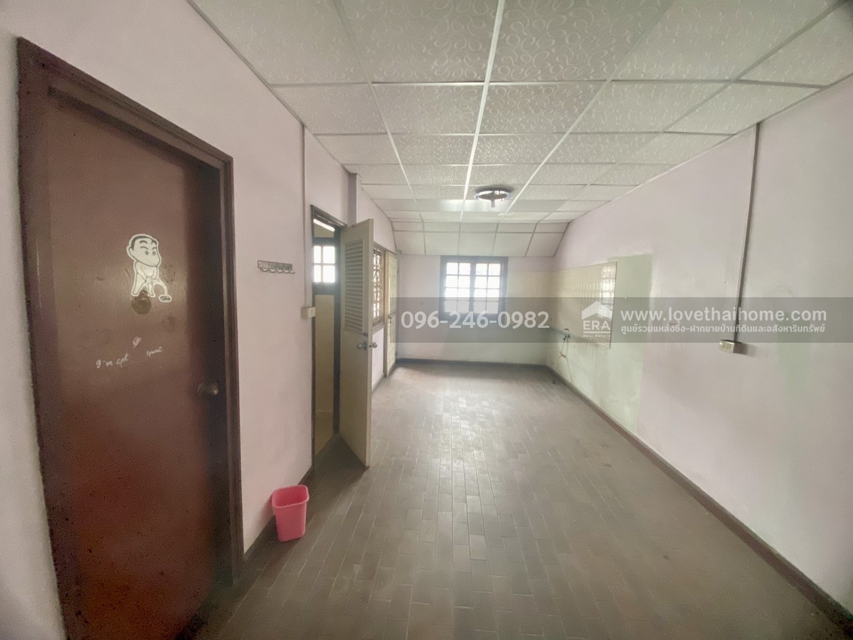 ขายบ้านแฝด โชคชัย 4 ซอย 64 หมู่บ้านราชาวิลล่า 2 ลาดพร้าว บ้านต้นซอย พื้นที่ 43 ตร.วา ทำเลดี ถนนในหมู่บ้านกว้าง เหมาะกับครอบครัวใหญ่