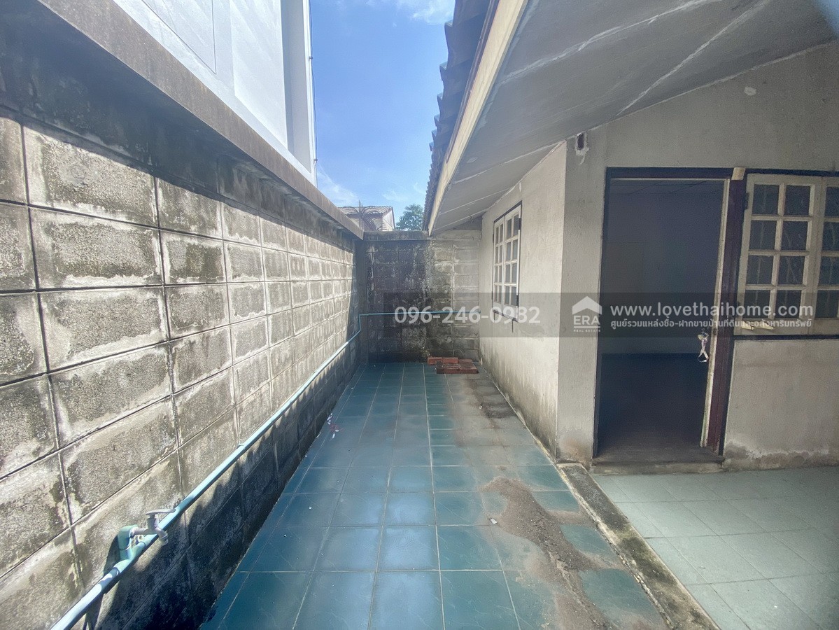 ขายบ้านแฝด โชคชัย 4 ซอย 64 หมู่บ้านราชาวิลล่า 2 ลาดพร้าว บ้านต้นซอย พื้นที่ 43 ตร.วา ทำเลดี ถนนในหมู่บ้านกว้าง เหมาะกับครอบครัวใหญ่