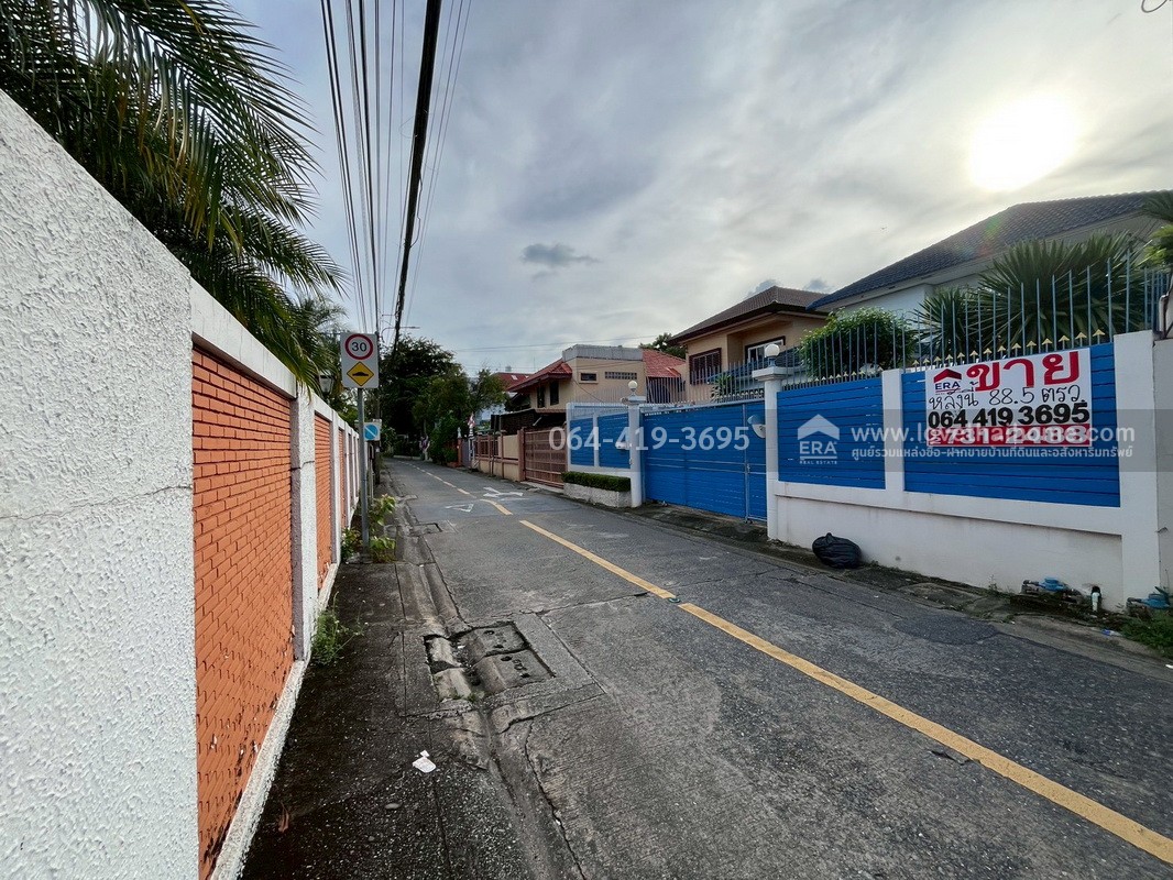 ขายบ้านเดี่ยว 2 ชั้น ซอยวิภาวดี-รังสิต20 หลังการบินไทย (สนญ.) พื้นที่ 85.5 ตรว. ทำเลดีมาก การเดินทางสะดวก ใกล้ร.ร.นานาชาติแย้มสะอาด