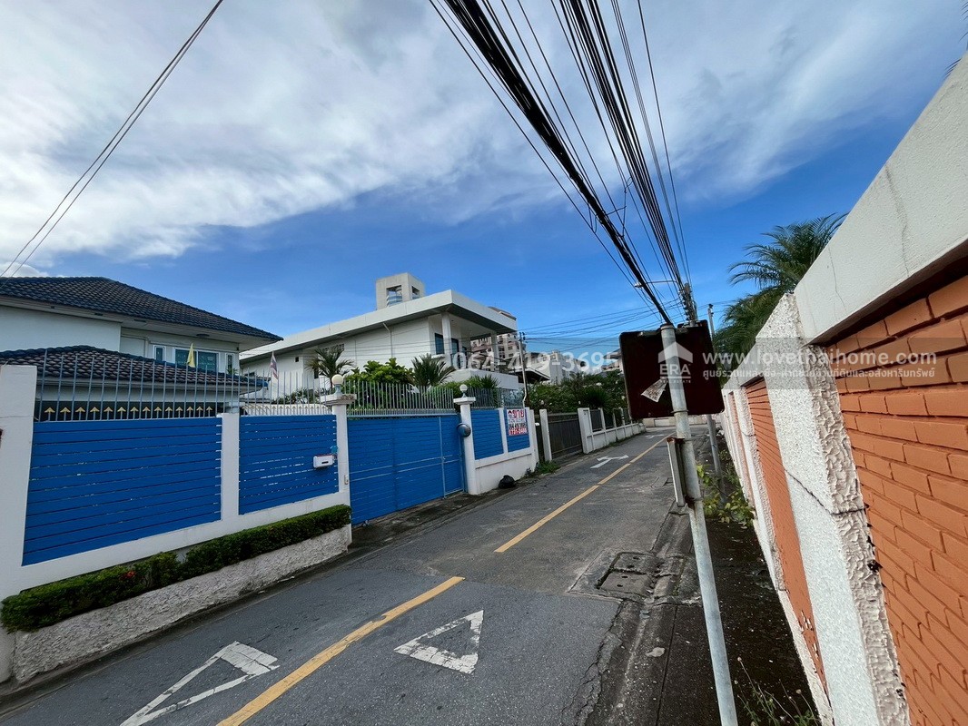 ขายบ้านเดี่ยว 2 ชั้น ซอยวิภาวดี-รังสิต20 หลังการบินไทย (สนญ.) พื้นที่ 85.5 ตรว. ทำเลดีมาก การเดินทางสะดวก ใกล้ร.ร.นานาชาติแย้มสะอาด