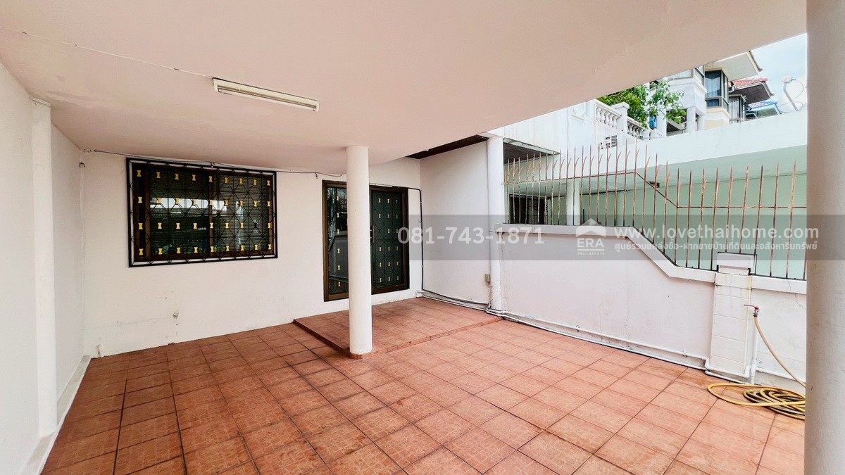 ให้เช่าทาวน์โฮม 3 ชั้น หมู่บ้านทาวน์อินทาวน์ ถนนอินทราภรณ์ ลาดพร้าว ถูกที่สุดในย่านนี้แล้ว! ทำเลทอง! หน้าปากซอยเป็นโรงเรียนอุดมศึกษา