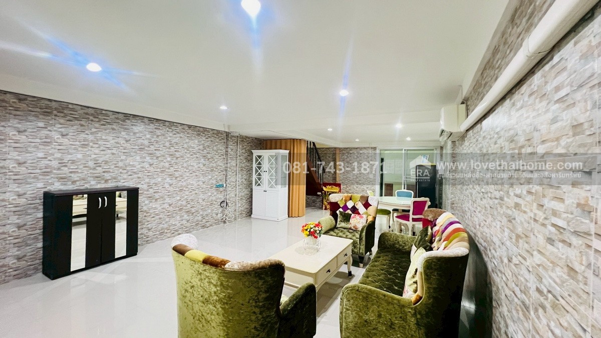 ขายทาวน์เฮ้าส์ 2 ชั้น บางอ้อ หมู่บ้านเจ้าพระยา บางพลัด82 ซอยจรัญสนิทวงศ์82 พื้นที่ 25 ตรว. หน้าปากซอยมี Tops Daily ใกล้สถานีรถไฟฟ้าบางพลัด สำนักงานเขตบางพลัด บ้านทำใหม่ลงเสาเข็มชั้นล่างทั้งชั้น แถมเฟอร์+เครื่องใช้ไฟฟ้า ถูกที่สุดในละแวกนี้