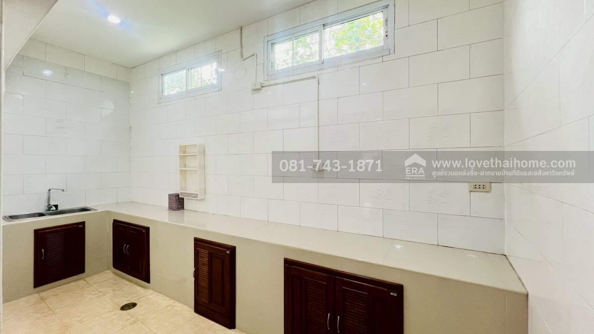 ขายทาวน์เฮ้าส์ 2 ชั้น บางอ้อ หมู่บ้านเจ้าพระยา บางพลัด82 ซอยจรัญสนิทวงศ์82 พื้นที่ 25 ตรว. หน้าปากซอยมี Tops Daily ใกล้สถานีรถไฟฟ้าบางพลัด สำนักงานเขตบางพลัด บ้านทำใหม่ลงเสาเข็มชั้นล่างทั้งชั้น แถมเฟอร์+เครื่องใช้ไฟฟ้า ถูกที่สุดในละแวกนี้