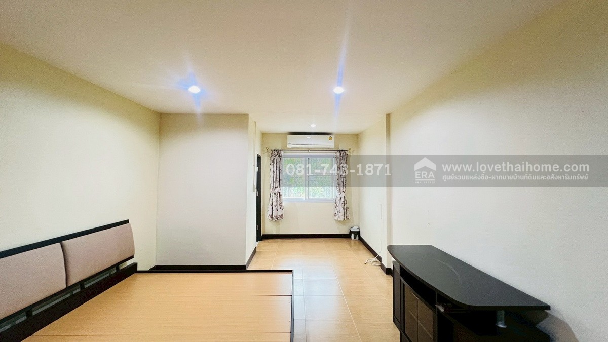 ขายทาวน์เฮ้าส์ 2 ชั้น บางอ้อ หมู่บ้านเจ้าพระยา บางพลัด82 ซอยจรัญสนิทวงศ์82 พื้นที่ 25 ตรว. หน้าปากซอยมี Tops Daily ใกล้สถานีรถไฟฟ้าบางพลัด สำนักงานเขตบางพลัด บ้านทำใหม่ลงเสาเข็มชั้นล่างทั้งชั้น แถมเฟอร์+เครื่องใช้ไฟฟ้า ถูกที่สุดในละแวกนี้