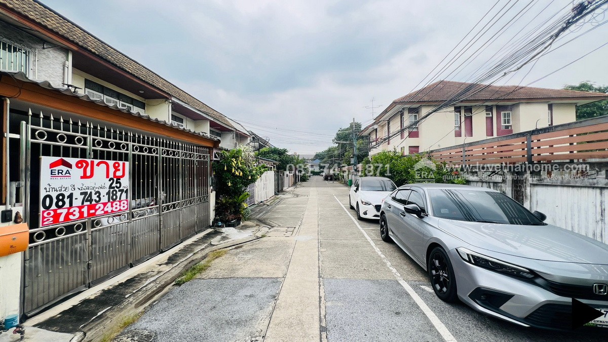 ขายทาวน์เฮ้าส์ 2 ชั้น บางอ้อ หมู่บ้านเจ้าพระยา บางพลัด82 ซอยจรัญสนิทวงศ์82 พื้นที่ 25 ตรว. หน้าปากซอยมี Tops Daily ใกล้สถานีรถไฟฟ้าบางพลัด สำนักงานเขตบางพลัด บ้านทำใหม่ลงเสาเข็มชั้นล่างทั้งชั้น แถมเฟอร์+เครื่องใช้ไฟฟ้า ถูกที่สุดในละแวกนี้