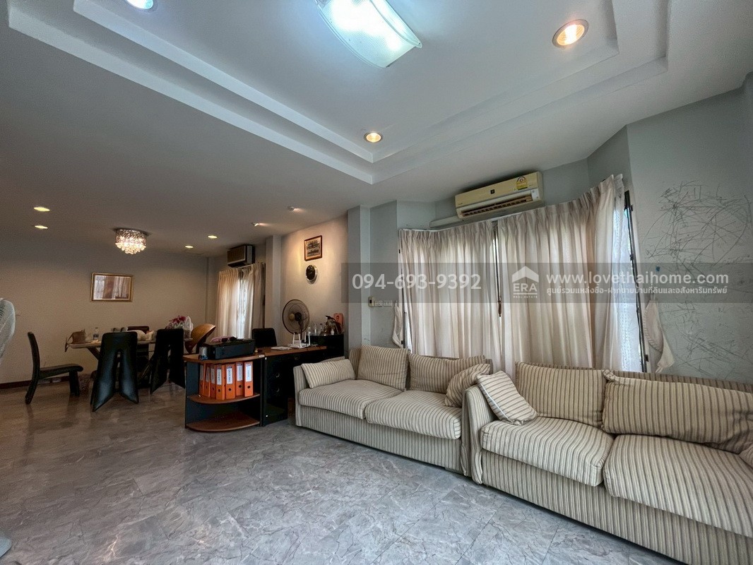 ขายบ้านเดี่ยว 2 ชั้น หมู่บ้านฟลอร่าวิลล์ ซอยสุวินทวงศ์38 พื้นที่ 56 ตรว. สวย พร้อมอยู่ บ้านนายพล ออกแบบโดยดีไซน์เอง (สวยเก๋) "ถูกโดนใจ" 